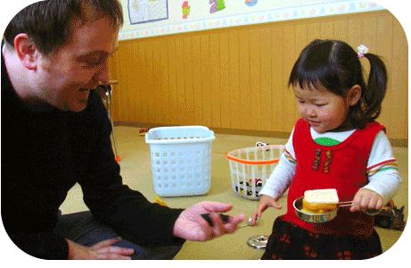 新潟 子供英会話 プリンス英米学院　キンディクラスのマットタイムの様子