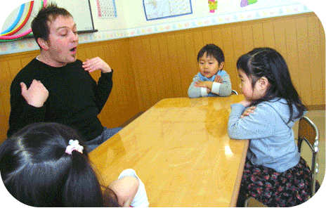 新潟 子供英会話 プリンス英米学院　キンディクラスのあいさつの様子