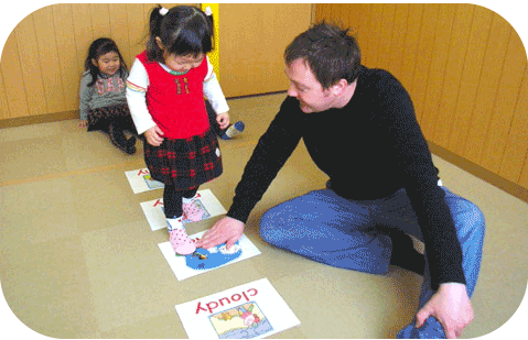 新潟 子供英会話 プリンス英米学院　キンディクラスのゲームの様子