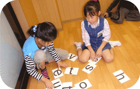 新潟 子供英会話 プリンス英米学院　ジュニアクラスのゲームの様子