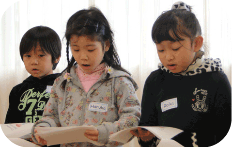新潟 子供英会話 プリンス英米学院　ジュニアクラスの発話練習の様子